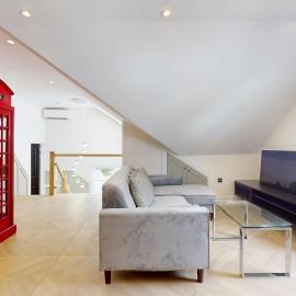 Stunning 2BR Home Near Kew-2min walk to Tube, hotel in Richmond upon Thames