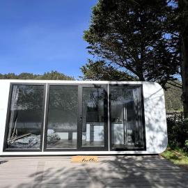 Sleek and Modern Glamping Pod in Klamath, Perfect for a Getaway near the Pacific Ocean, hotel Klamathban