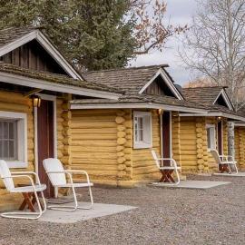 Cute Log Cabin for a Cozy Couples Retreat near Yellowstone in Ashton, Idaho, hotell i Ashton