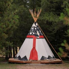 Stunning Cozy Tipi near Yellowstone for an Amazing Glamping Escape in Nature in Island Park, Idaho, hotel sa Island Park