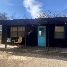 Eco-Friendly Cabin with Private Hot Tub for a Relaxing Getaway near Dallas, Texas, Hotel in Bluff Dale