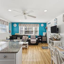 Beachside 2BR Condo in Wildwood Crest with Deck, BBQ & Parking、ワイルドウッド・クレストのホテル