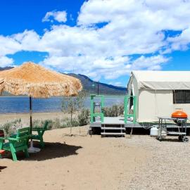 Beautiful Tented Cabin with Stunning Reservoir Views for a Unique Glamping Getaway in Bridgeport, California, hotel in Bridgeport