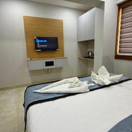 TCS SUITES Chala Bypass Kannur, hotelli kohteessa Thottada