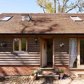 Host & Stay - The Tiled Cottage, Hotel in Kennington