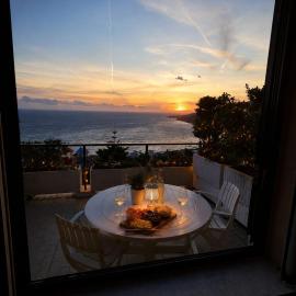 Panoramic Sea View Apartment in Ospedaletti, hotel em Ospedaletti