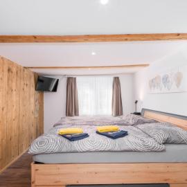 Private Rooms near Glarus, Shared Bath, מלון בNäfels