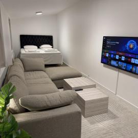 AURUM LIVING - Near Airport