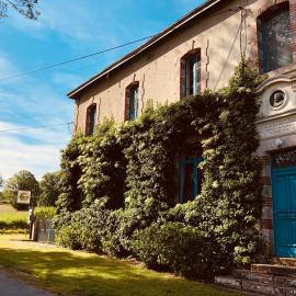 L'école buissonnière chambres et table d'hôtes, hotel in La Celle-Dunoise