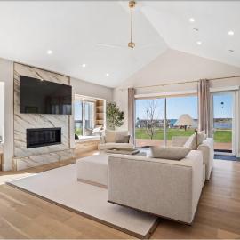 Brudenell Riverview Estate-luxury modern retreat in hi-end neighborhood, hotel em Montague