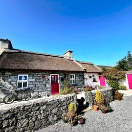 Oranuisce Thatch Cottage Ballyvaughan