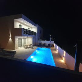 Rosmari holiday home, hotel in Crno