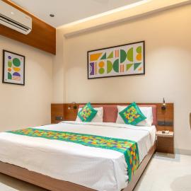 Treebo Hub, hotel em Indore