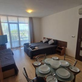 Beach View Apartment Chernomorec, готель у місті Черноморець