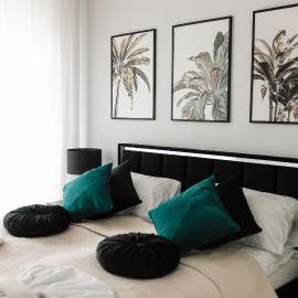 GOLDEN HAUS Opole - Black Velvet & Dark Elegance, מלון באופולה