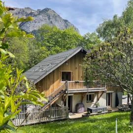 Superbe T3 neuf en bord de rivière près d'Annecy, hôtel à Montmin
