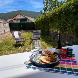 Casa rural en La Adrada con jardín: La Adrada'da bir otel