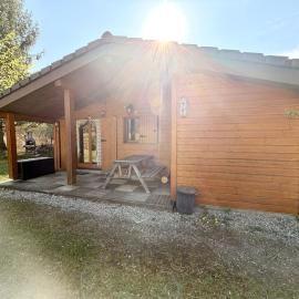 Ideally located chalet by Lake Annecy, hotel in Doussard
