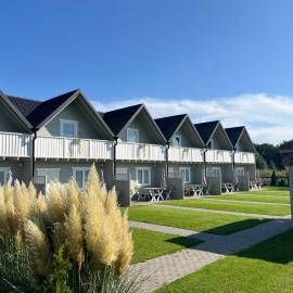 Westbeach House, hotel v mestu Grzybowo