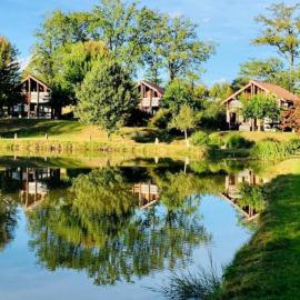Les Chalets de Meilhac Hameau of 4 Chalets, hotel v destinaci Meilhac