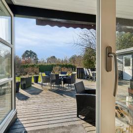 Cozy Cottage Only 500 M From The Sea