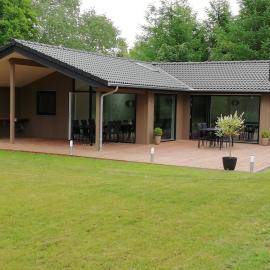 Charming Cottage In Fjellerup With Indoor Spa, hotel v destinaci Glesborg
