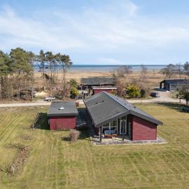 Lovely Bright House Near The Beach In Nature, hotel en Ørsted