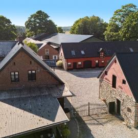 Lovely House With Pool Near Charming Aarhus، فندق في Hasselager