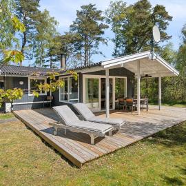 Lovely Family Cottage Near Child-Friendly Beach
