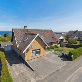 Modern Holiday Home With Sea View In Tejn, hotel u gradu 'Sandkås'