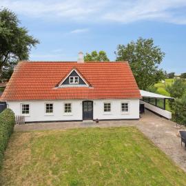 Cozy Holiday Home With A View Of The North Sea