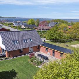 Near Beach And Golf With Multi-Purpose Room