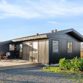 Cozy Summer House Close To Beach And Nature, Hotel in Rønde