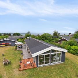 Cozy And Large Summer House Near Roskilde Fjord, hotel din Ølsted