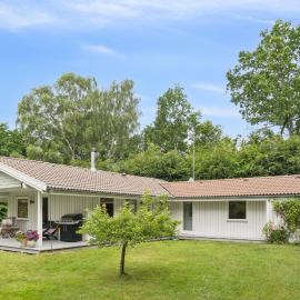 Cozy And Well-Appointed Summer House In Hornbæk، فندق في هورنباك