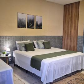 Suítes privativas, camas confortáveis, piscina, churrasqueira e playground, Roupa de Cama e tolha de banho.、Rubinéiaのホテル