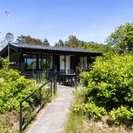 Cozy Summerhouse 100 M From The Beach, hotel em Glesborg