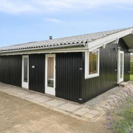 Lovely Bright Cottage Near Karrebæksminde, hotelli kohteessa Karrebæksminde