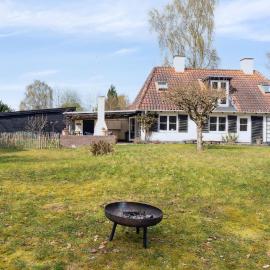 Charming House With 5000M Garden And Forest