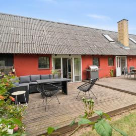 Scenic Area Close To Forest Golf And Beach, hotel i Rønne