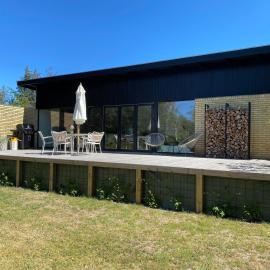 Cottage With 400 M To The Water And The Marina, hotel a Østerby Havn