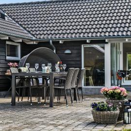 Luxurious Family-Friendly Holiday Home With Spa, hotel u gradu 'Stege'