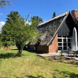 Vordingborg में, होटल Charming Thatched Cottage Near The Water