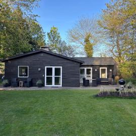 Vejby में, होटल Bright Holiday Home In Green Surroundings