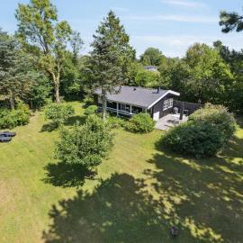 Idyllic Cottage On North Langeland