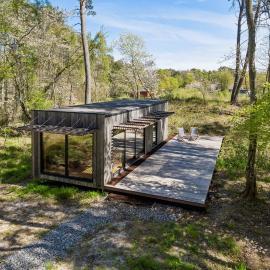 Charming Tiny House In Forest Near Sea Peace Now, hotel en Hasle