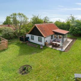 Beautifully Located House In Melsted Gudhjem, hotel in Gudhjem