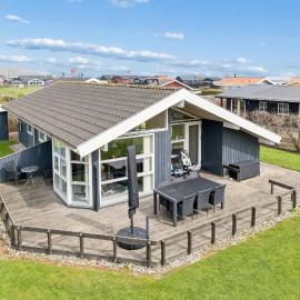 Holiday Home With Indoor Spa Near The Sea, hotel in Sønderby