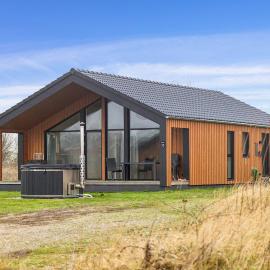 Spacious Holiday Home On Als Near Little Belt, hotel em Augustenborg