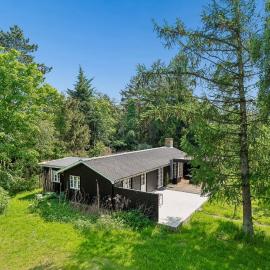 Cozy Holiday Home In Peaceful Bredfjed